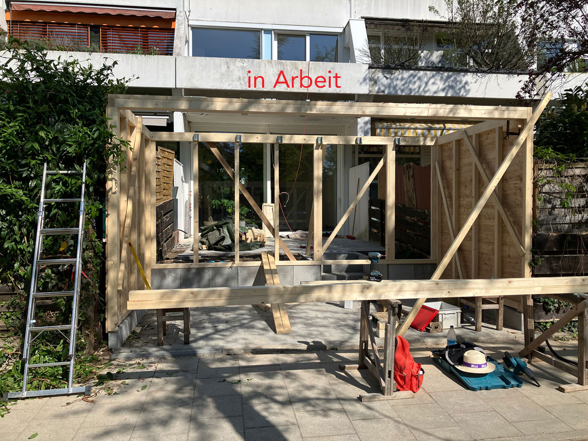 Gerätehaus-in-Arbeit-t